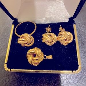 18k gold knot ring, earring and charm set